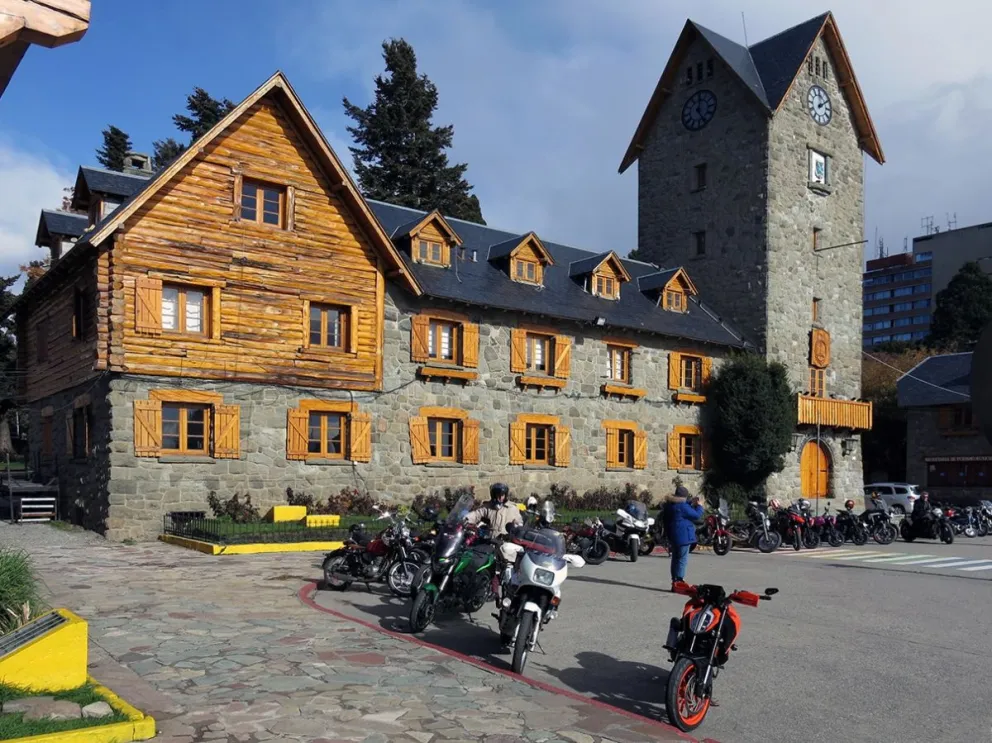 Se realizó el DGR Bariloche, un encuentro de motos antiguas que es solidario y concientiza sobre la salud masculina 