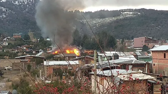 Tras el incendio en el 2 de Abril, la Junta Vecinal colabora para ...