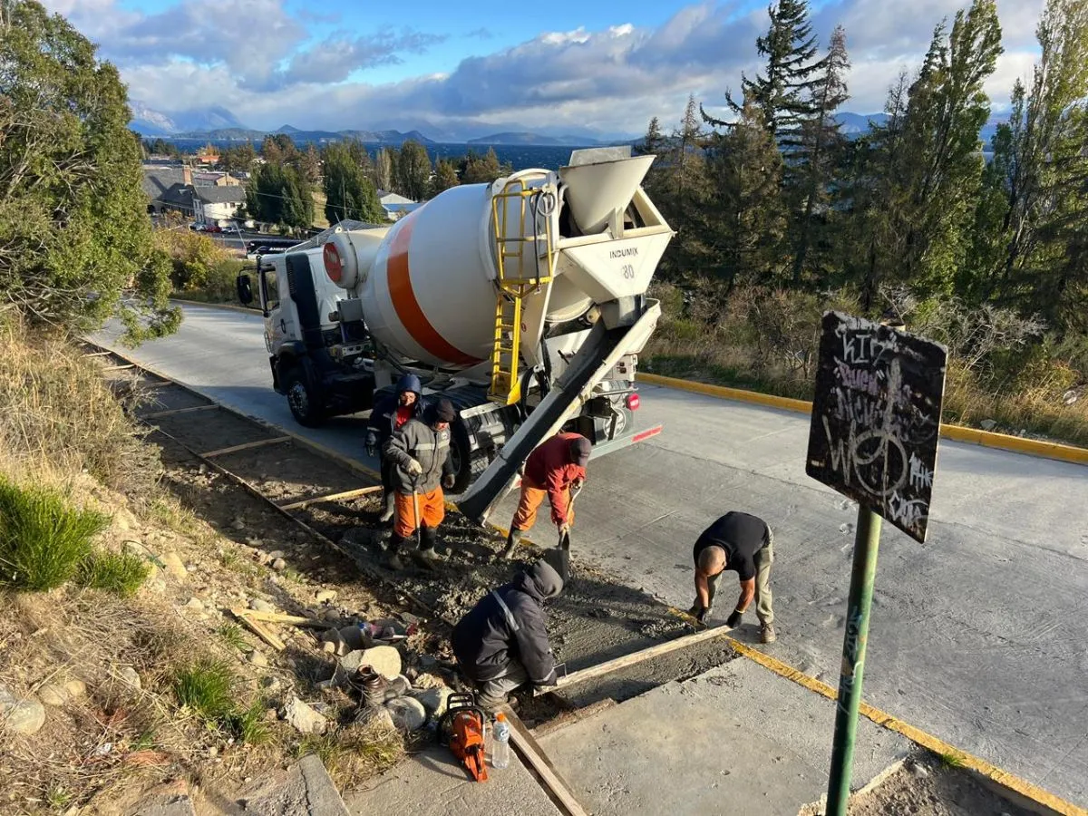 Avanza la obra de veredas sobre calle Carriego en el barrio El Cóndor ...